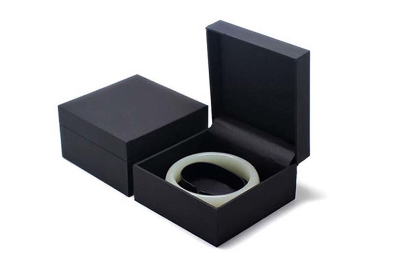 Jewelry display hinge box
